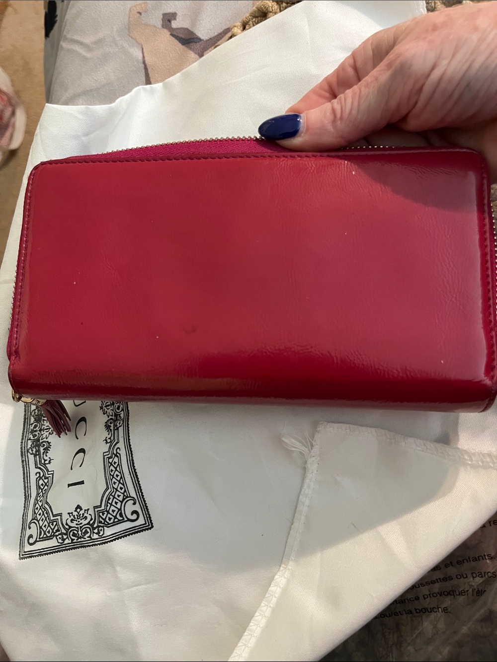 EUC Gucci Fuchsia Patent Leather Soho Zip Around Wallet with Tassel and Dustbag - Picture 13 of 16